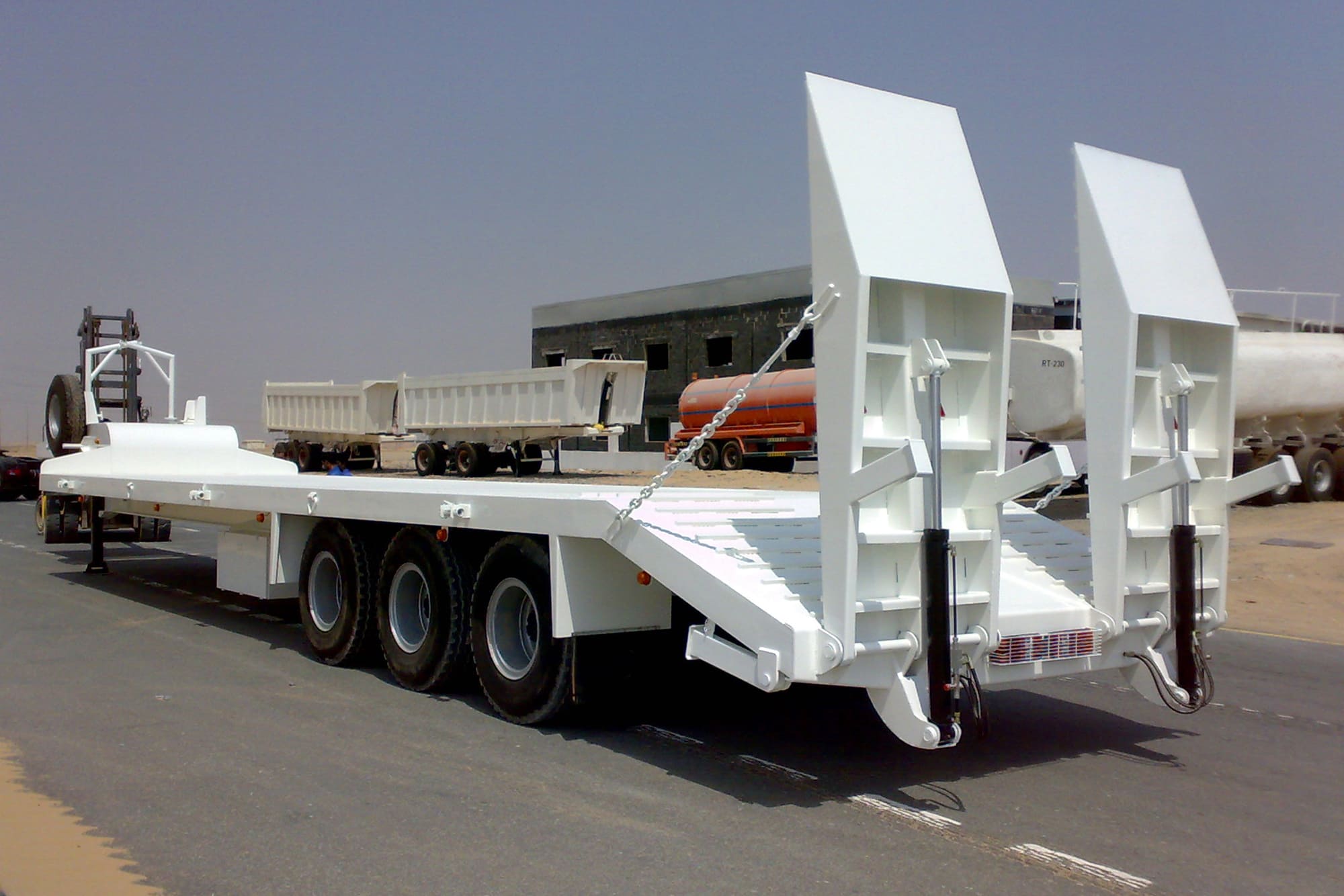 LOWBED TRAILER